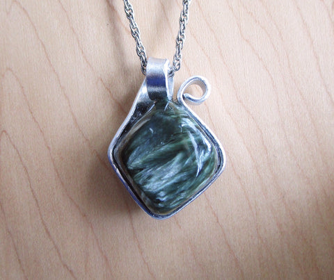 Green Seraphinite Crystal Natural Wire Wrapped Gemstone Pendant Necklace